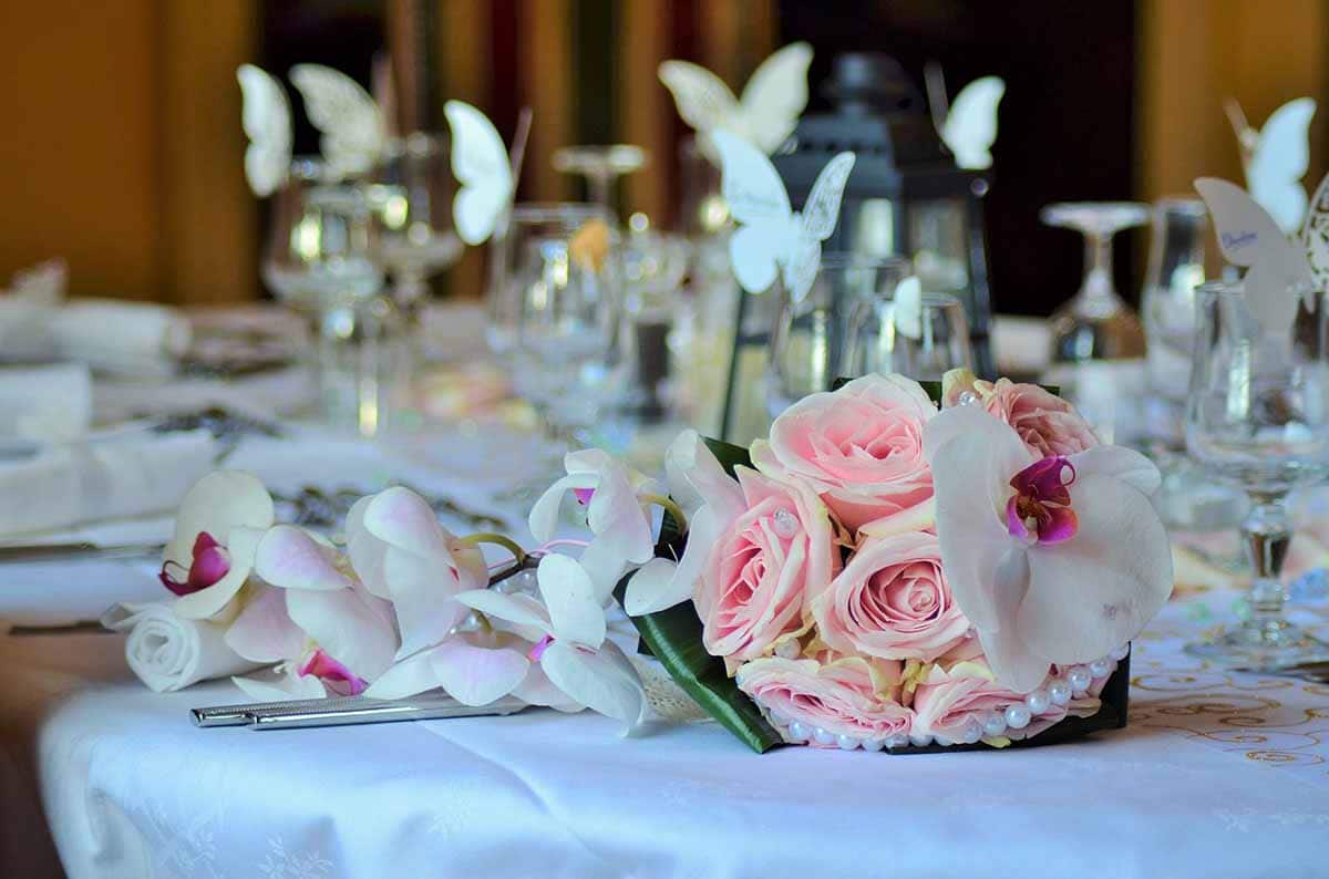 Mariage décoration table bouquet roses Mariage décoration table bouquet roses
